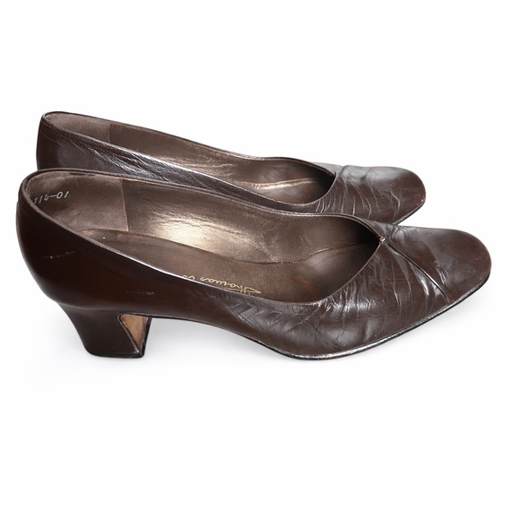 Vintage Shoes - Thomas Wallace Vintage Leather Pumps – Low Heel | Size 6.5 B